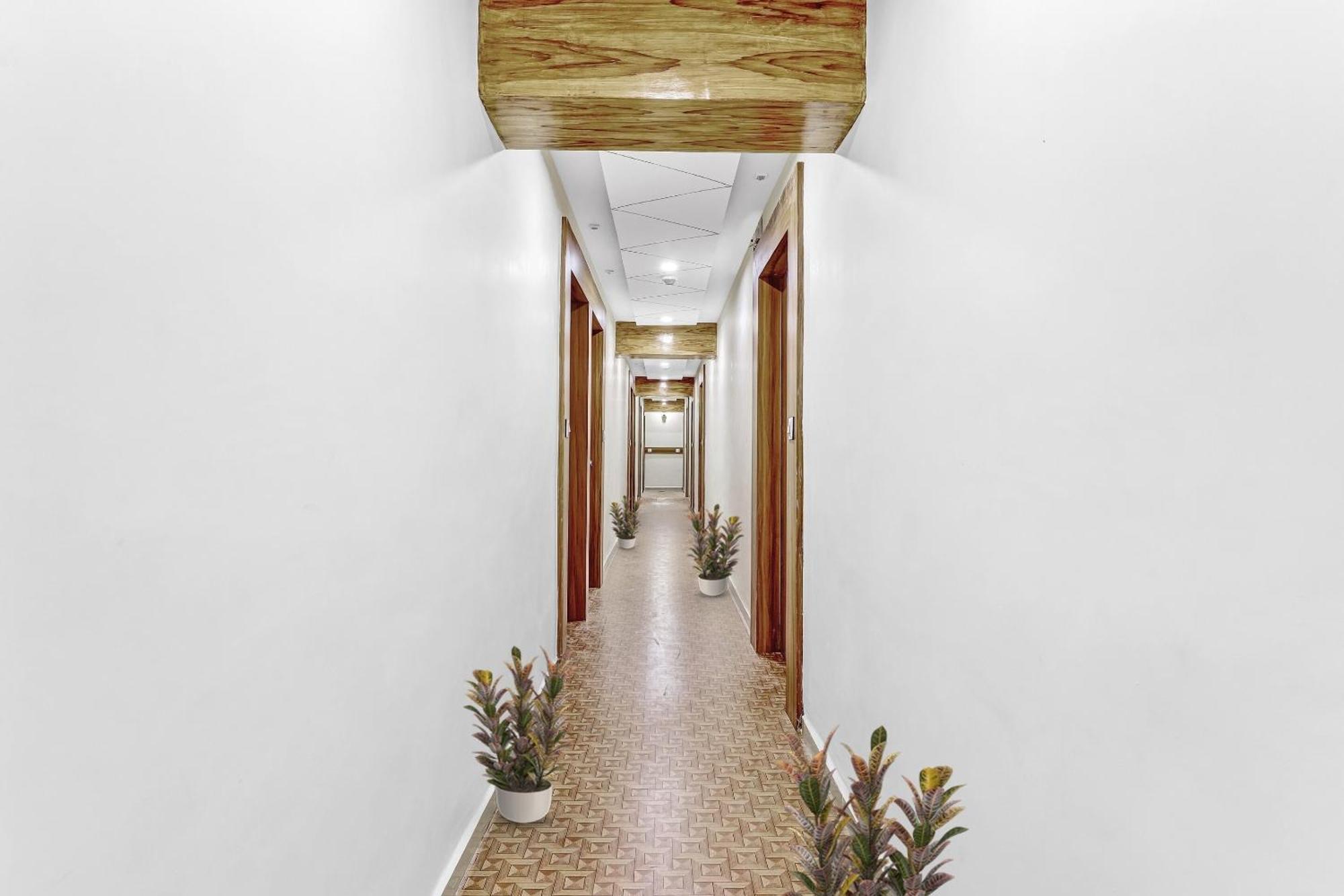 Collection O Laxmi Kuber Otel Utrān Dış mekan fotoğraf